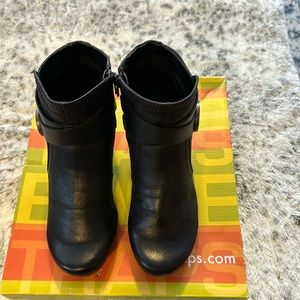 BareTraps Black Mircofiber Leather ankle boots size 6.5